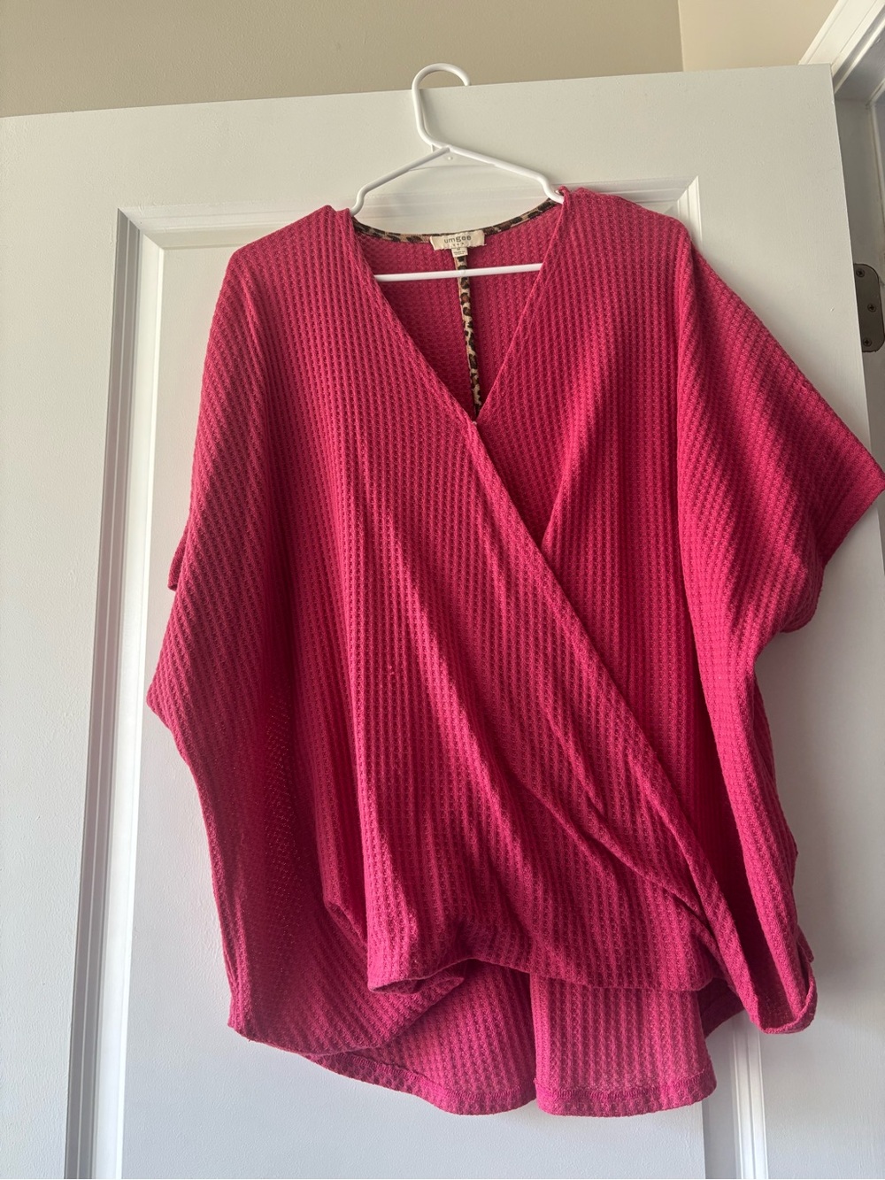 Umgee Hot Pink Wrap Top Medium Like New Smoke Free Home